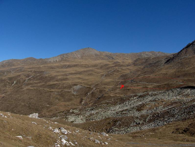 2 la nouvelle piste au fond du vallon en rouge 2.JPG